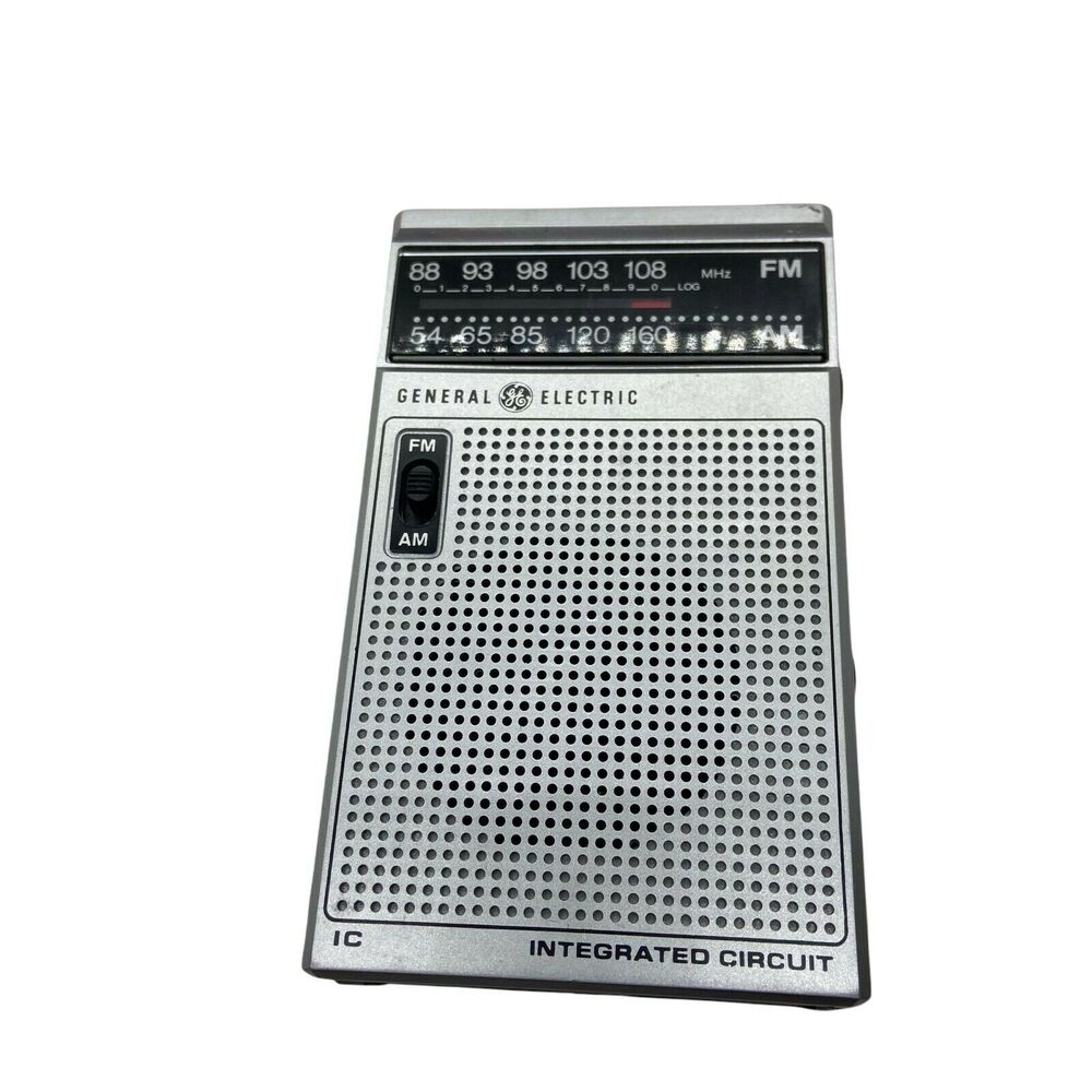 General Electric 7-2582D Black Silver Belt Clip FM AM Miniature Portable Radio